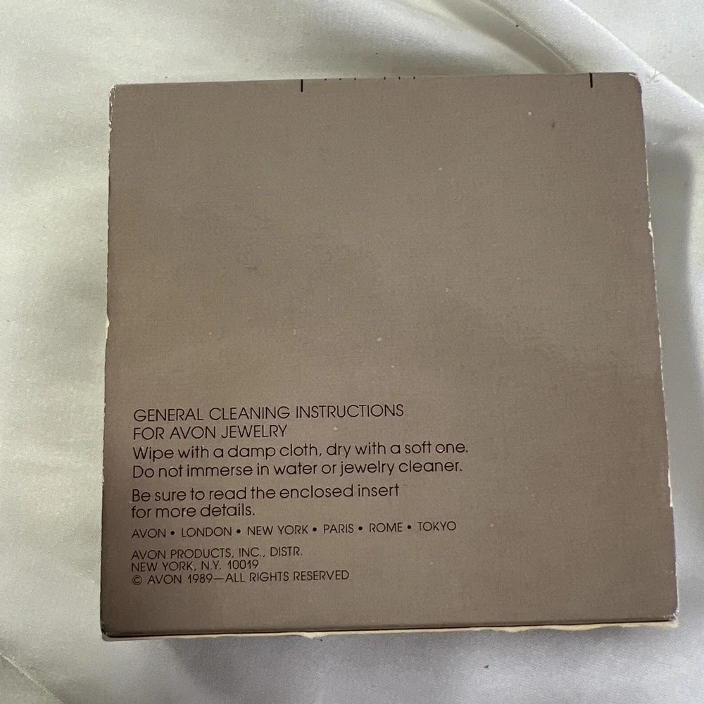 Vinatge Avon 1989 Fashion Fold Pin Silver plate Brooches Paint Is‎ Chipping
